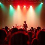 Instagram Bild Event mit Live Musik und bunt beleuchteter Bühne