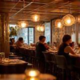 Instagram Foto Innenraum mit Gästen und dem Restaurantambiente